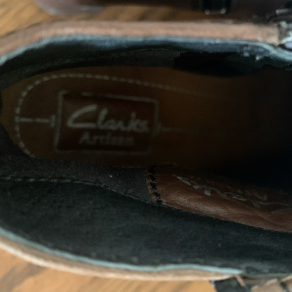 Clarks Sz 8.5 Brown Leather Black Piping Spat Style Side Zip Heel Ankle Boots - Picture 5 of 10